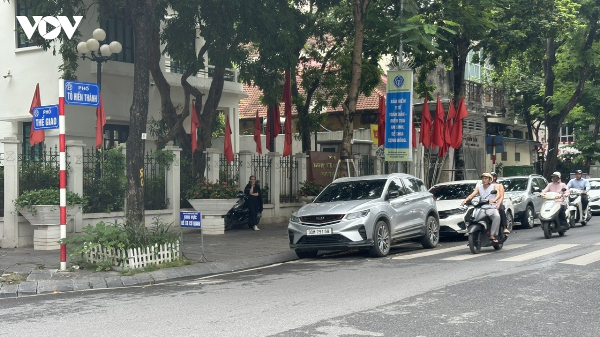 tai dien chiem long duong lam bai do xe tai nhieu tuyen pho ha noi hinh anh 12