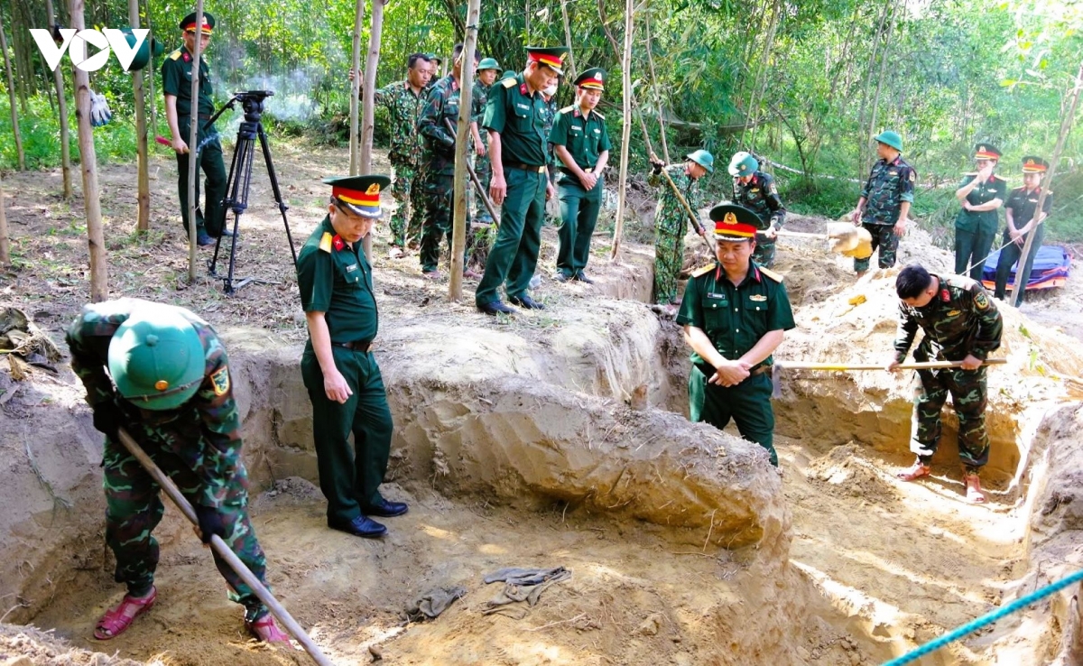 Da tim thay 10 hai cot liet si tai khu vuc cau nhi, quang tri hinh anh 3