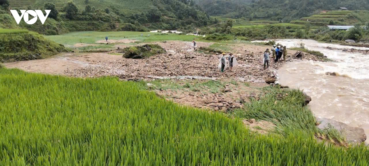 lao cai khan truong khac phuc thiet hai do mua lon, bao dam an toan vung nguy co hinh anh 2