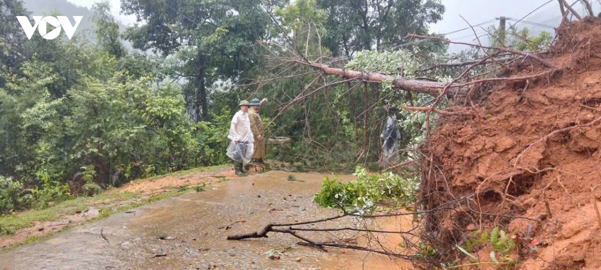 lao cai khan truong khac phuc thiet hai do mua lon, bao dam an toan vung nguy co hinh anh 3