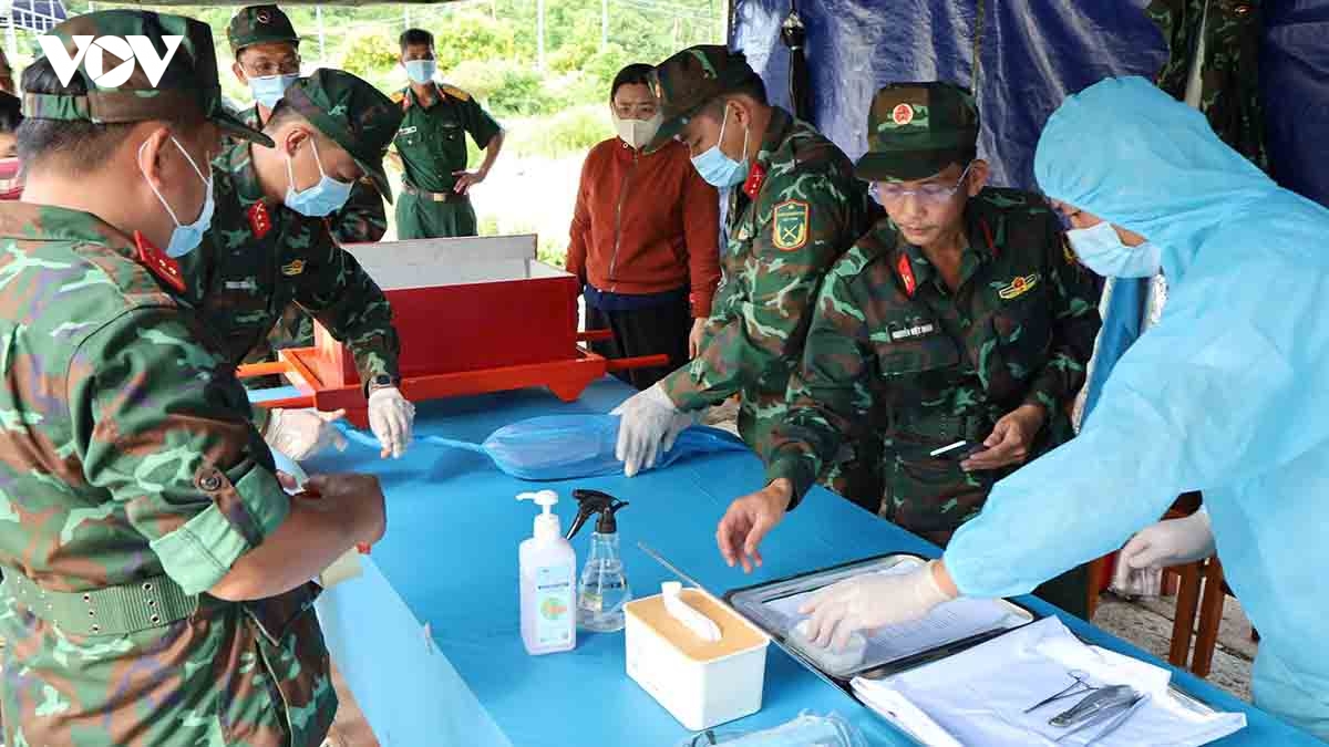lay mau hai cot liet si tai nghia trang liet si tinh bien, an giang hinh anh 4