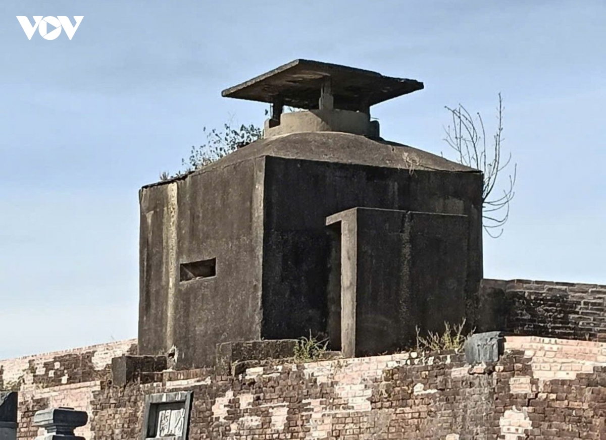 lo-cot-1.jpg