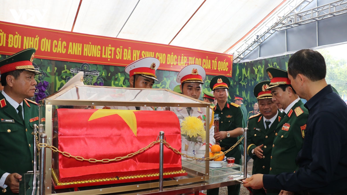 Dai tuong phan van giang chi dao quy tap hai cot liet si tai Dong nai hinh anh 6