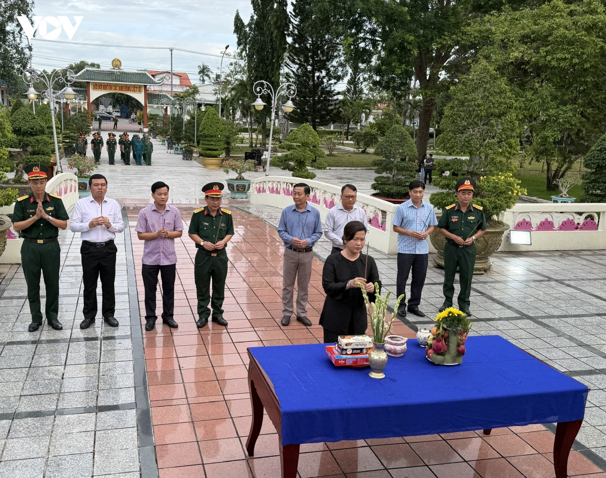no luc vuot nang, thang mua tim lai danh tinh cho cac liet si hinh anh 1