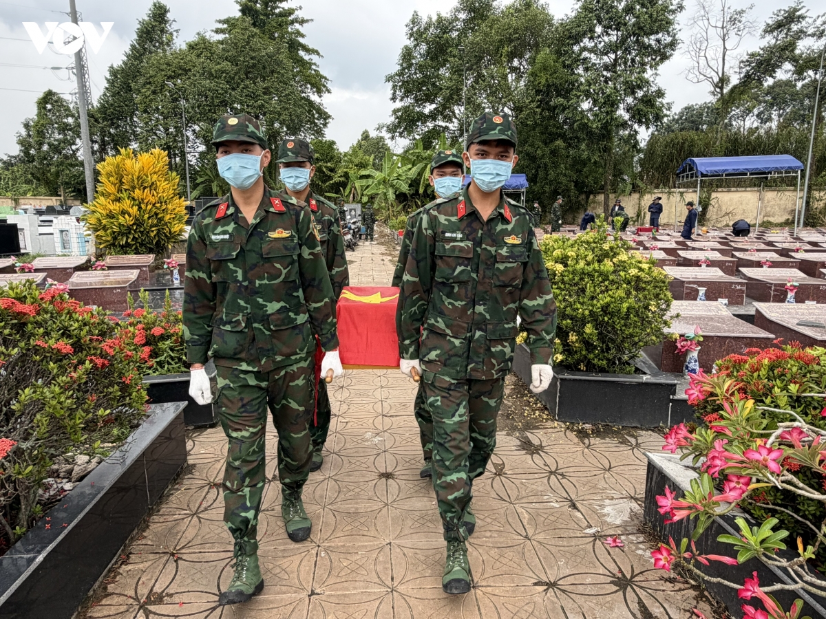 no luc vuot nang, thang mua tim lai danh tinh cho cac liet si hinh anh 3