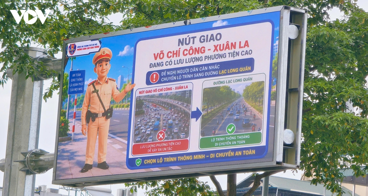ha noi van hanh 36 man hinh led giao thong giup tai xe chu dong ne tac duong hinh anh 5