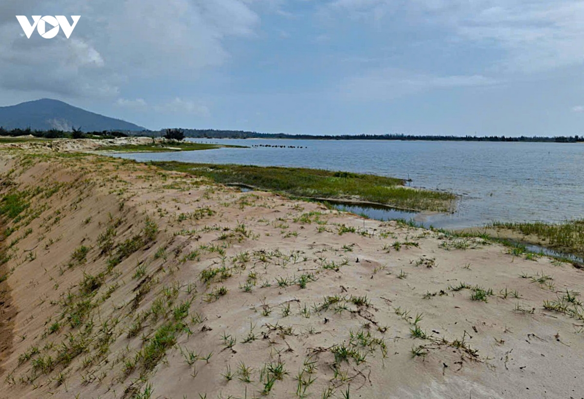 ha tinh cham dut hoat dong du an dau tu khai thac va tuyen quang sat mo thach khe hinh anh 1
