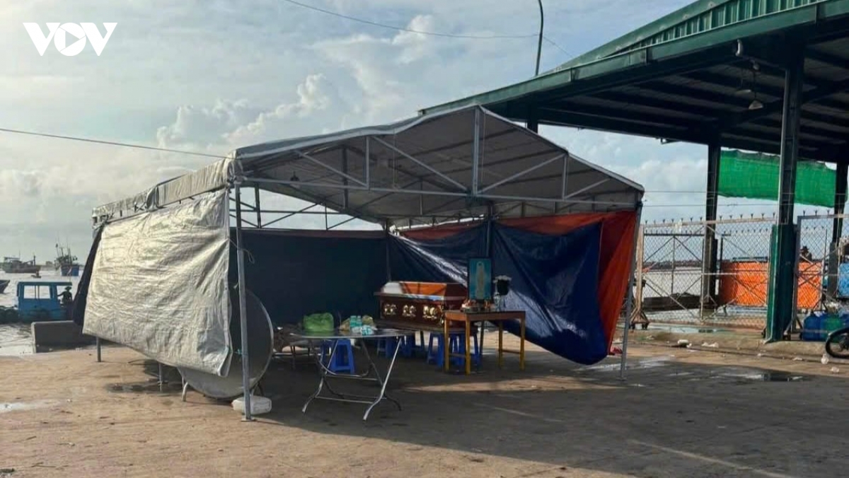 mot thuyen vien tu vong tren tau ca ngoai khoi lam Dong hinh anh 1