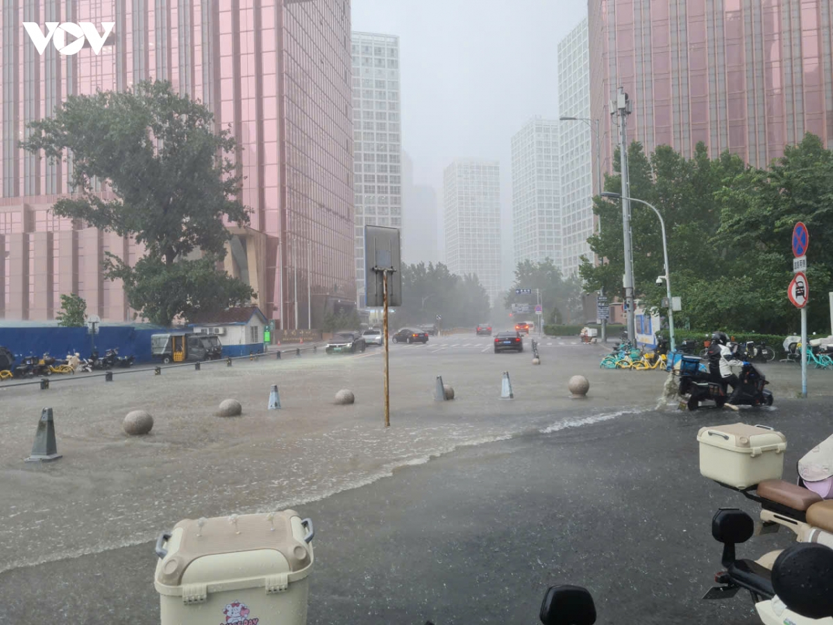 mua lon keo dai tai bac kinh hon 100.000 nguoi phai so tan hinh anh 1