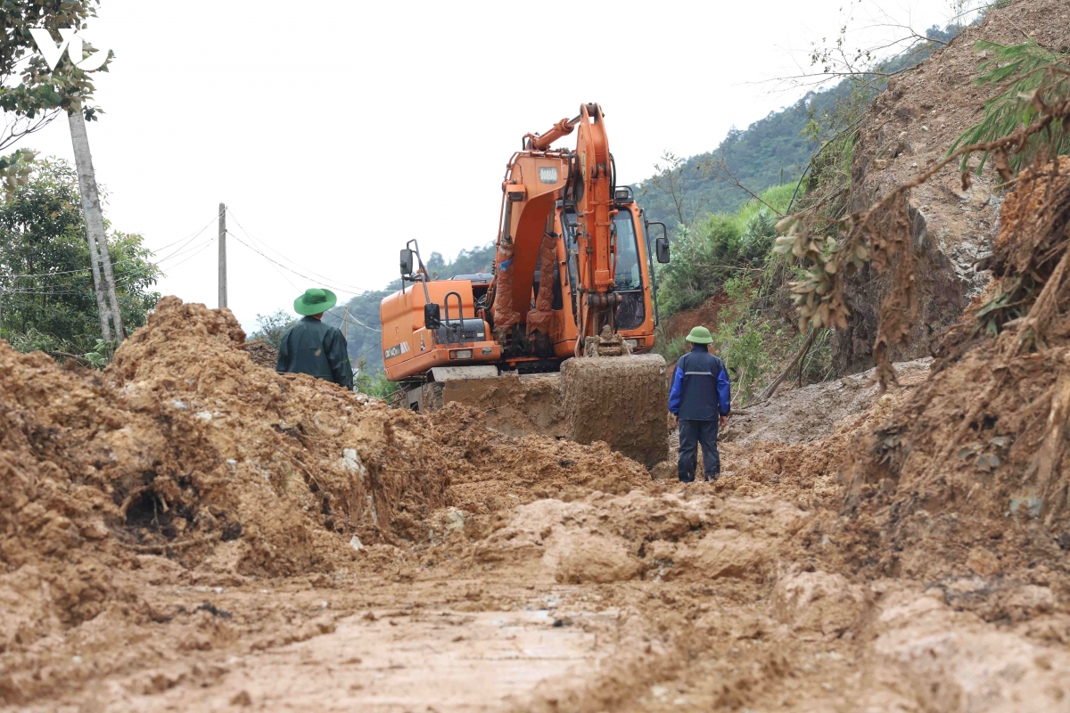 lanh dao tinh son la kiem tra vung lu, chi dao khac phuc hau qua thien tai hinh anh 11