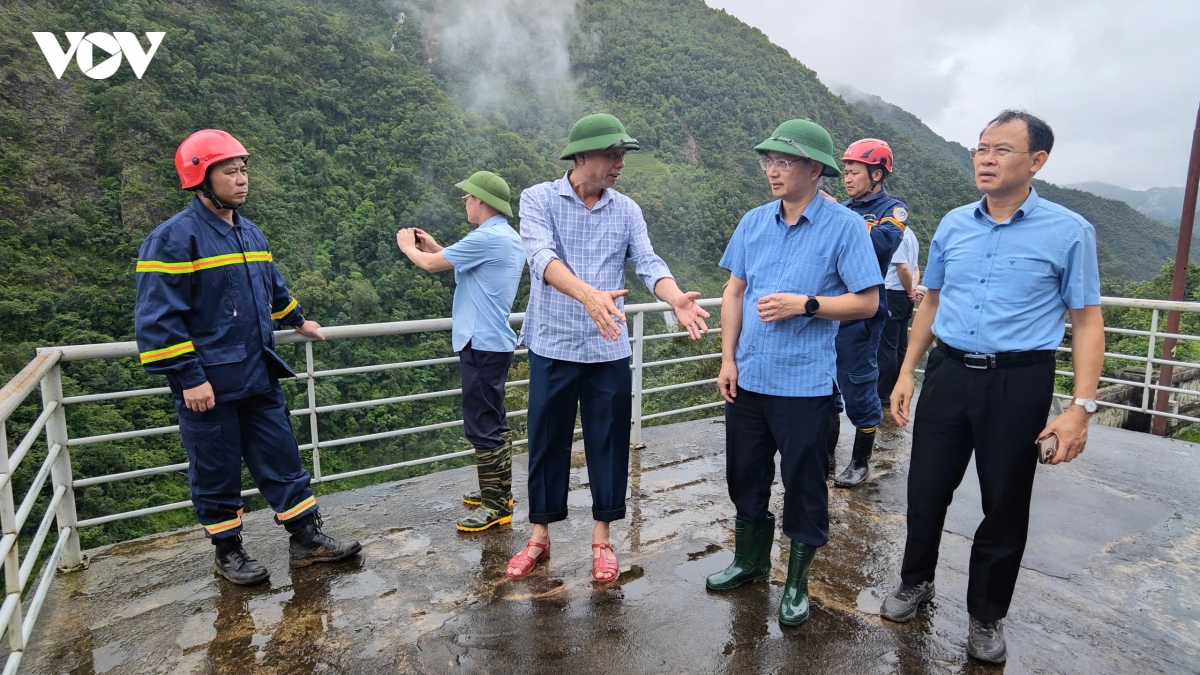 lanh dao tinh son la kiem tra vung lu, chi dao khac phuc hau qua thien tai hinh anh 2