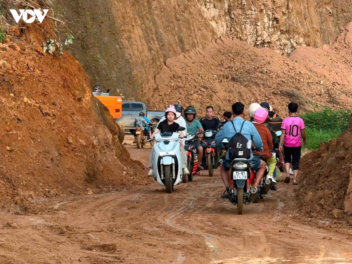 thong tuyen ky thuat tu dinh deo khau co den nga ba doi 9, xa muong than hinh anh 2