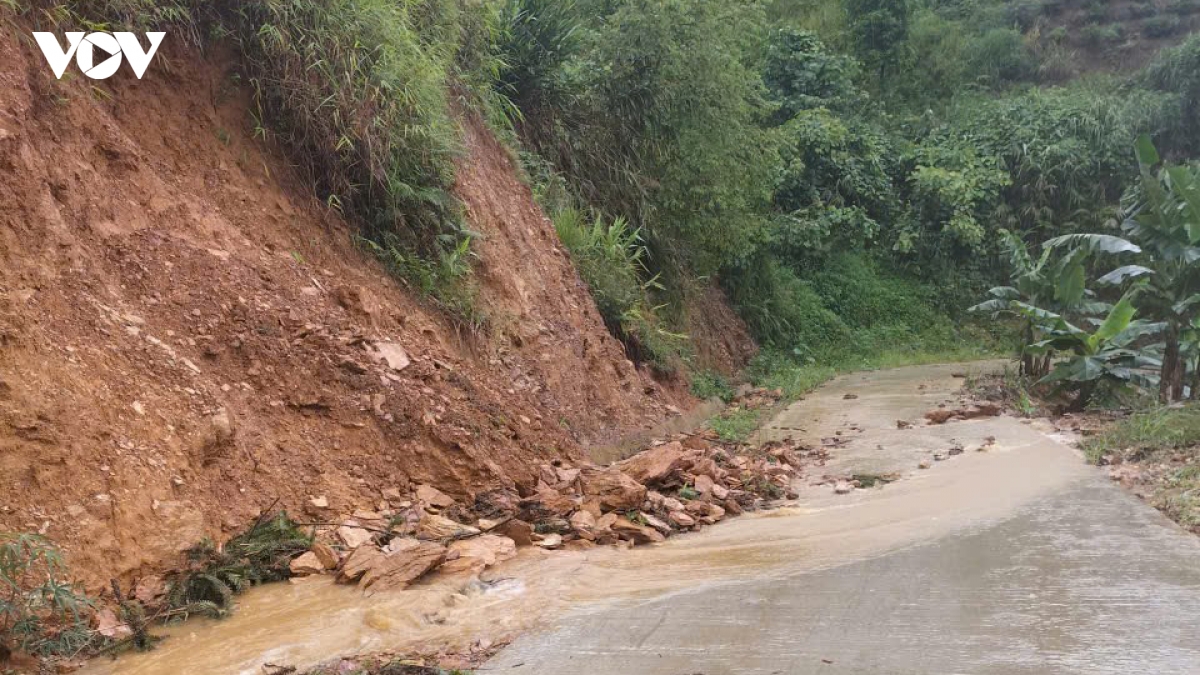 mua lon chia cat nhieu tuyen duong o muong khuong, tinh lao cai hinh anh 2