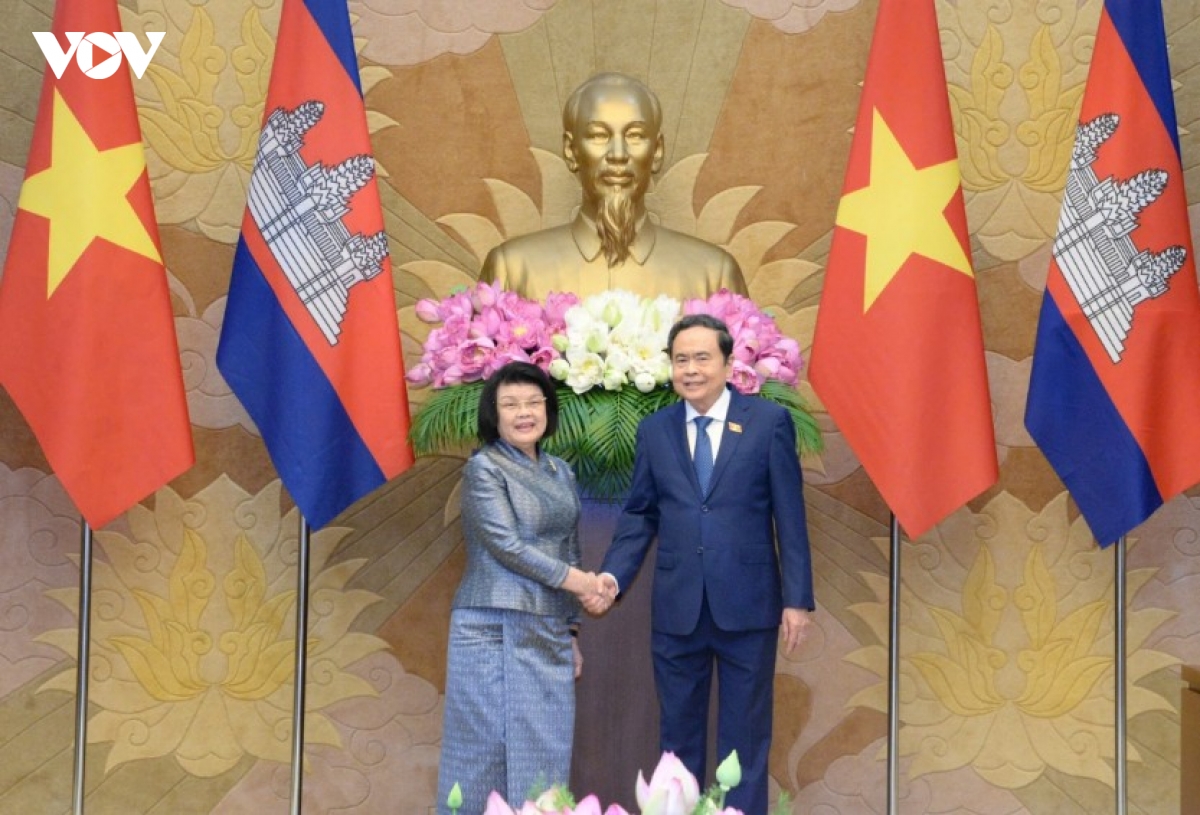 national-assembly-chairman-tran-thanh-man-and-his-cambodian-counterpart-samdech-khuon-sudary.jpg