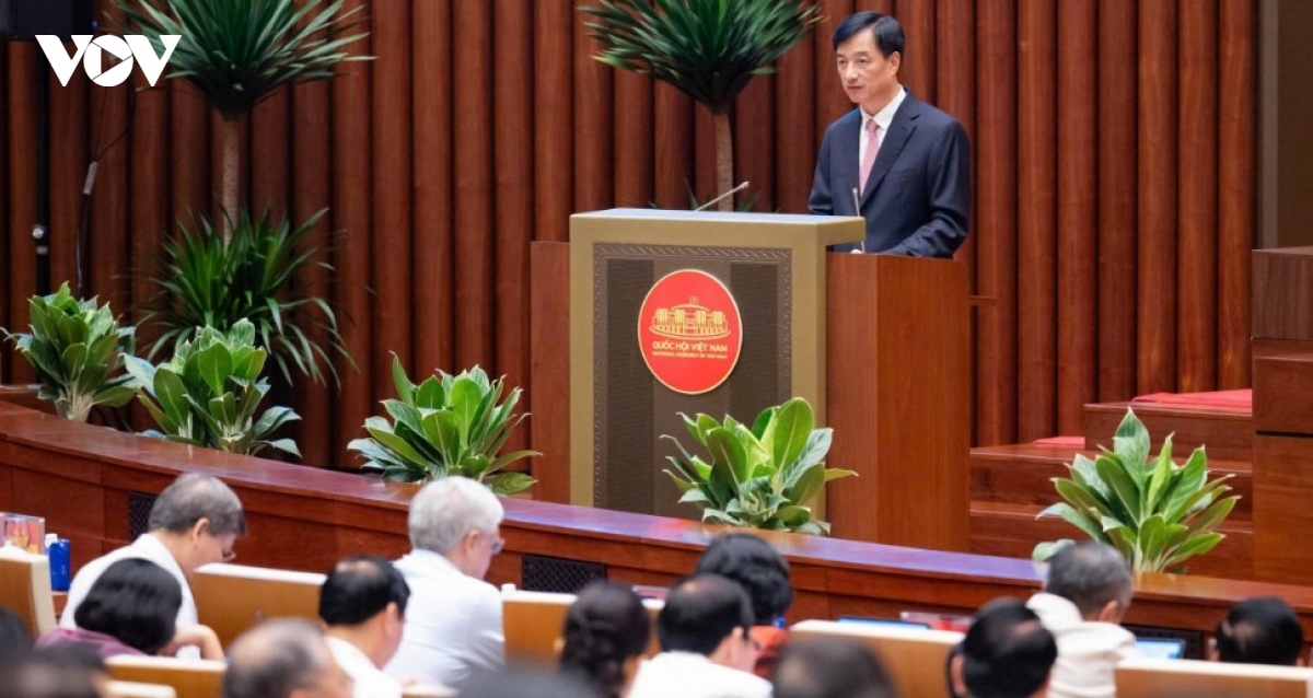 top leader to lam chairs conference reviewing three-tier government model picture 9