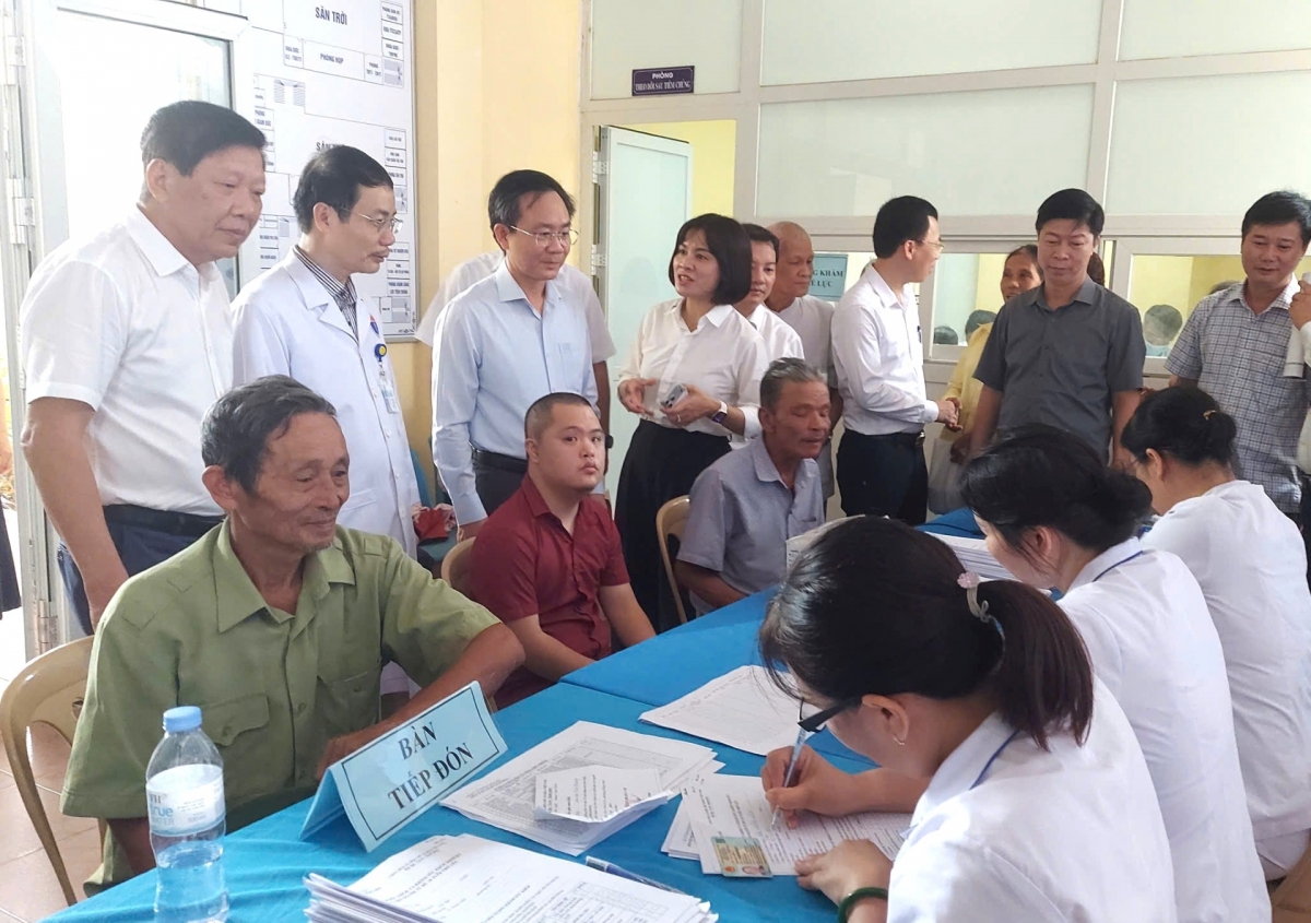 quang tri thu hut nhan luc y te de hien thuc hoa nghi quyet 72 cua bo chinh tri hinh anh 3