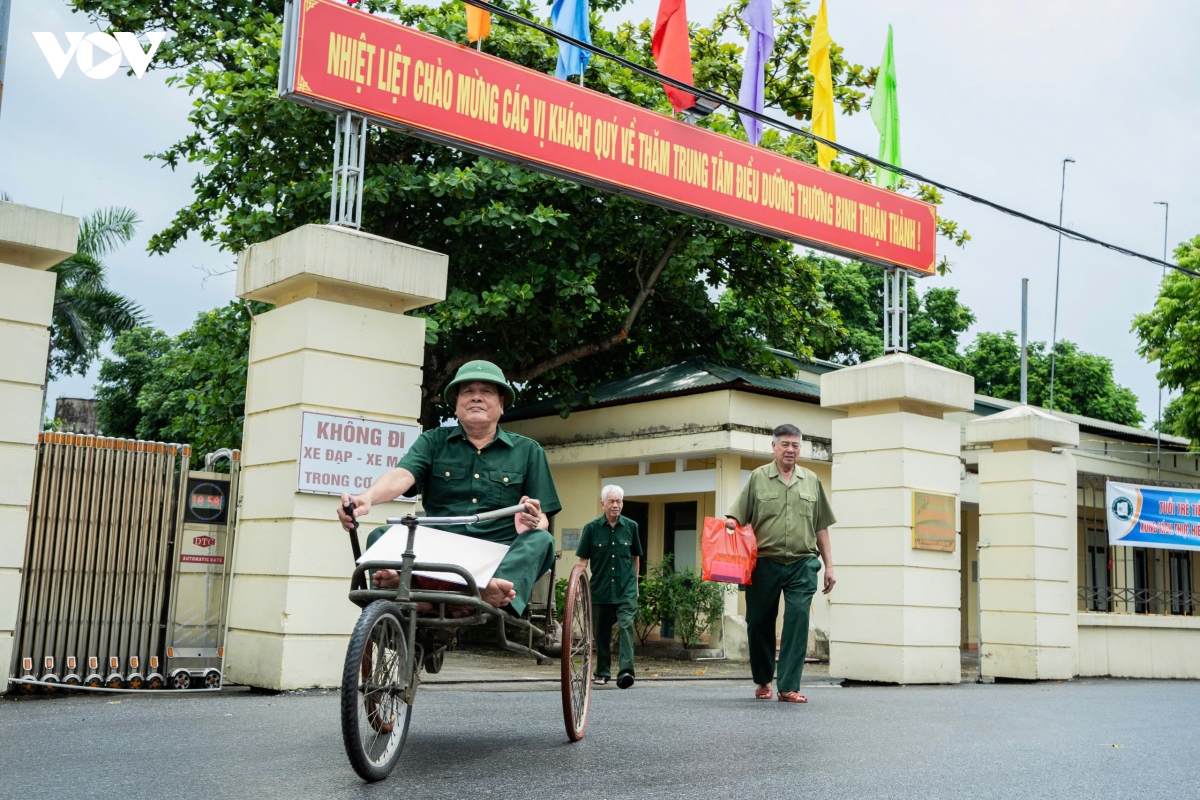 Don vi dac biet - noi nhung nguoi linh tiep tuc hanh quan bang chiec xe ba banh hinh anh 14