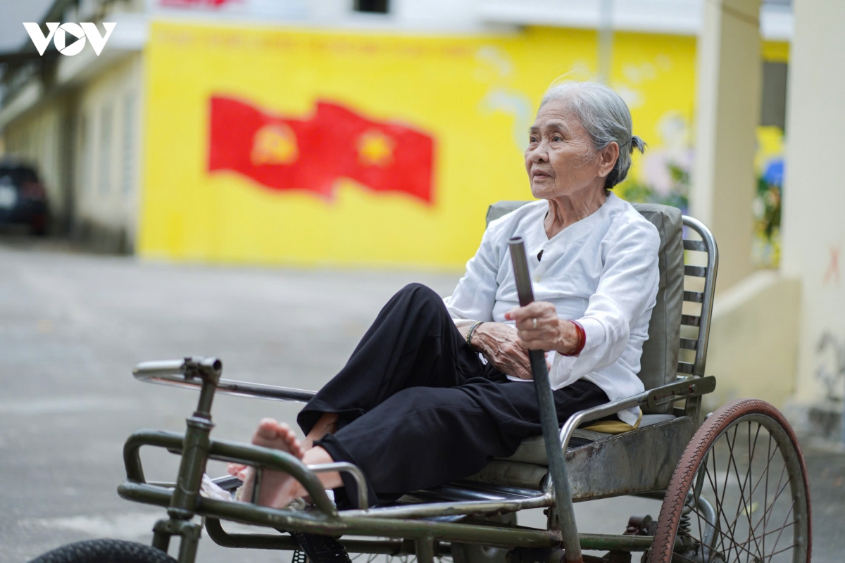  Don vi dac biet - noi nhung nguoi linh tiep tuc hanh quan bang chiec xe ba banh hinh anh 9