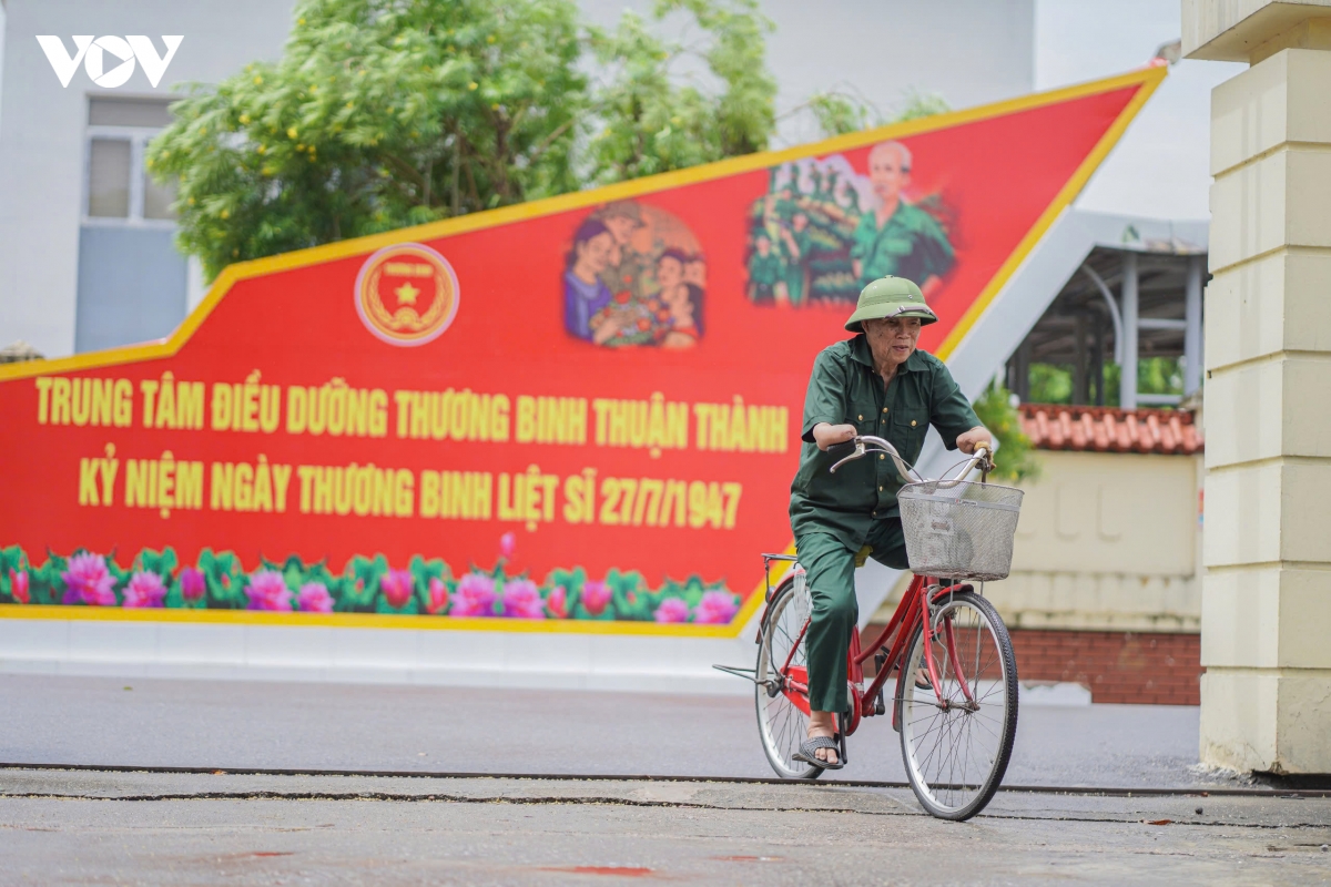  Don vi dac biet - noi nhung nguoi linh tiep tuc hanh quan bang chiec xe ba banh hinh anh 5