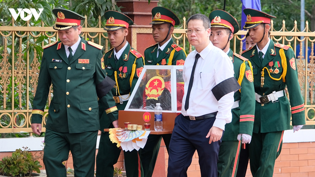 Da nang truy dieu, an tang 5 hai cot liet si o hang Da sap, xa ha nha hinh anh 7