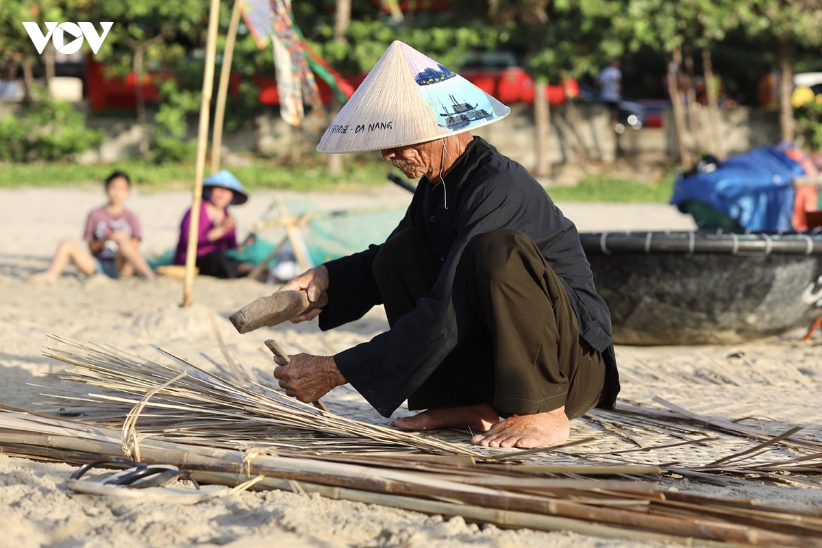 trai nghiem Don nhip cho ca binh minh tai bai bien man thai, Da nang hinh anh 11