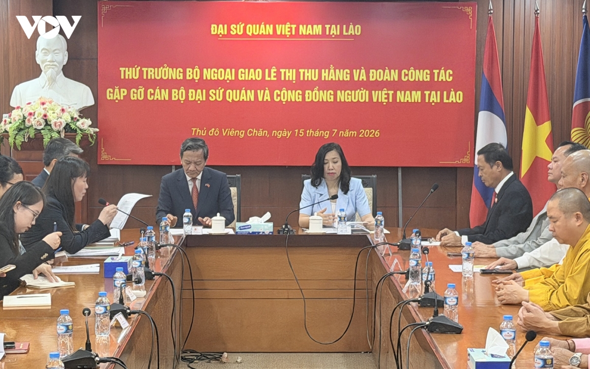 nguoi-viet-tai-lao-thu-truong-ngoai-giao-le-thi-thu-hang-tham-dai-su-quan-viet-nam-tai-lao-7-2026-vov.jpg