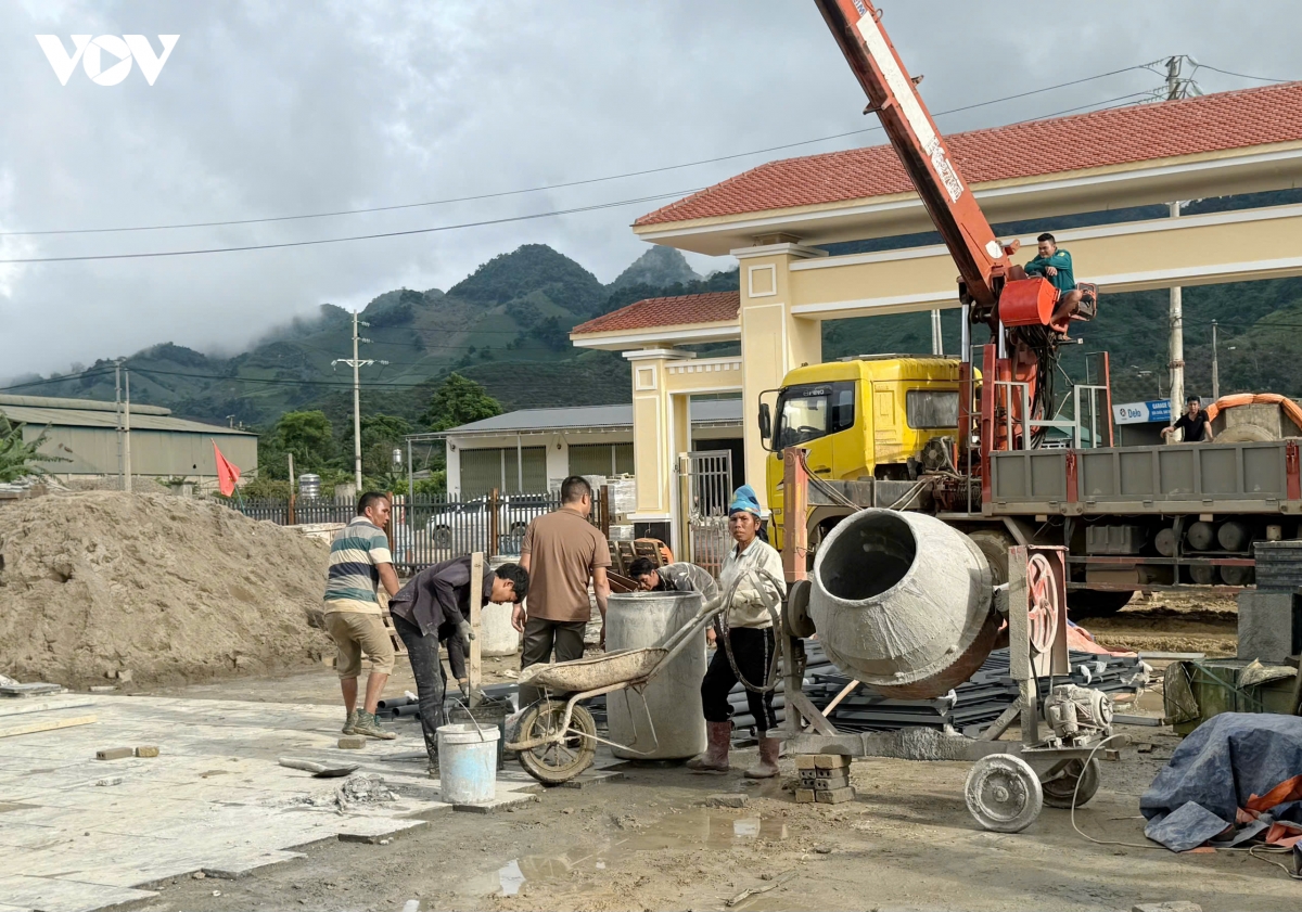 hoan thien truong hoc vung bien, san sang don nam hoc moi hinh anh 2