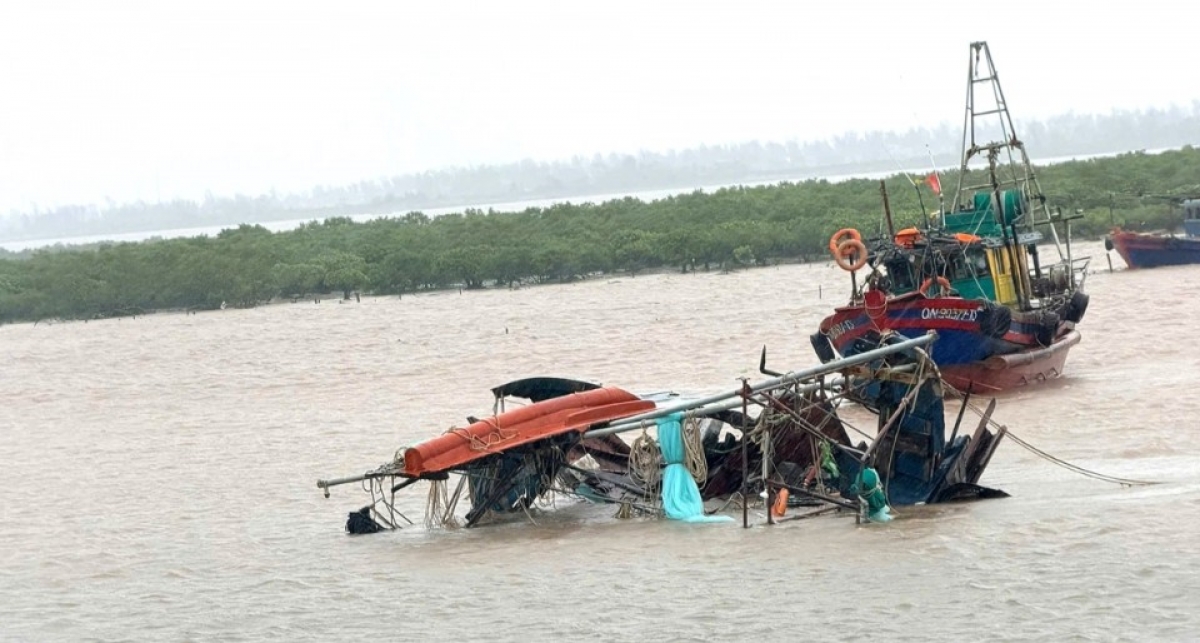 maysak weakens into tropical depression in china, heavy rain persists in quang ninh picture 1