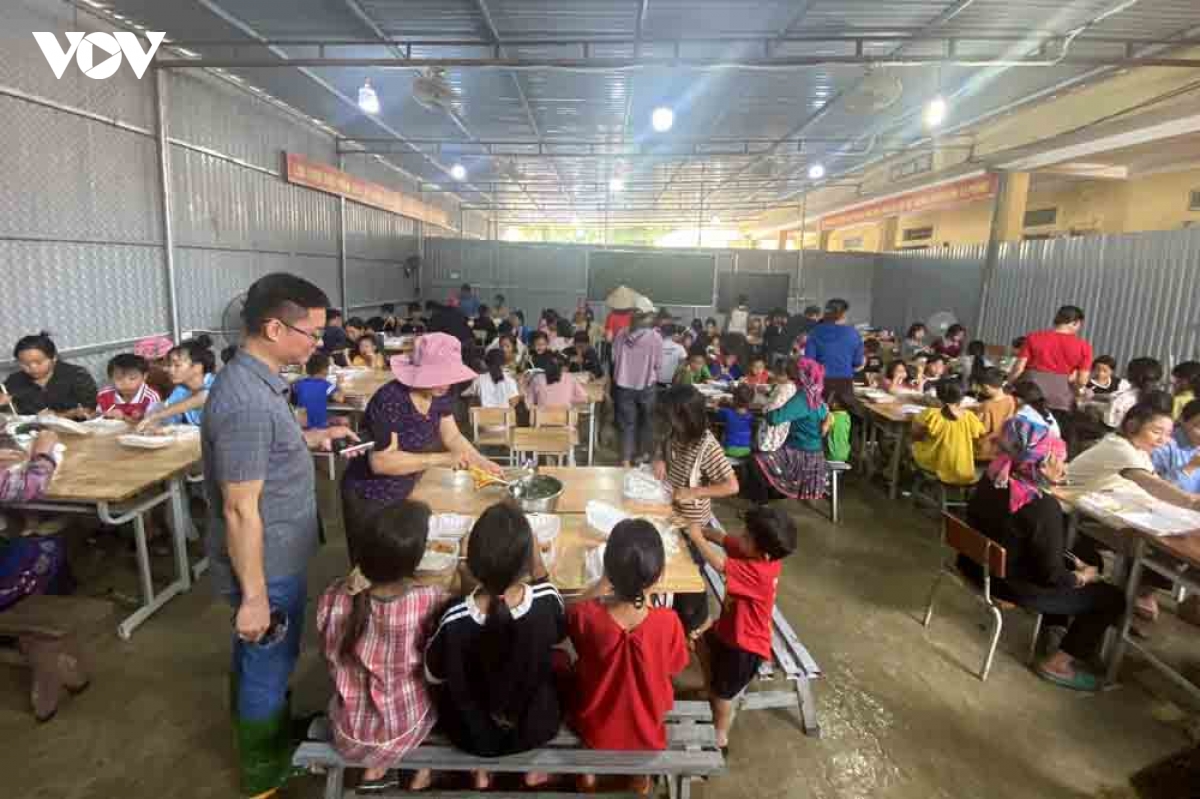 nhieu-ngay-nay-trung-binh-moi-bua-bep-an-tai-truong-pho-thong-dan-toc-ban-tru-thcs-pac-ta-to-chuc-nau-an-cho-hon-500-nguoi.jpg