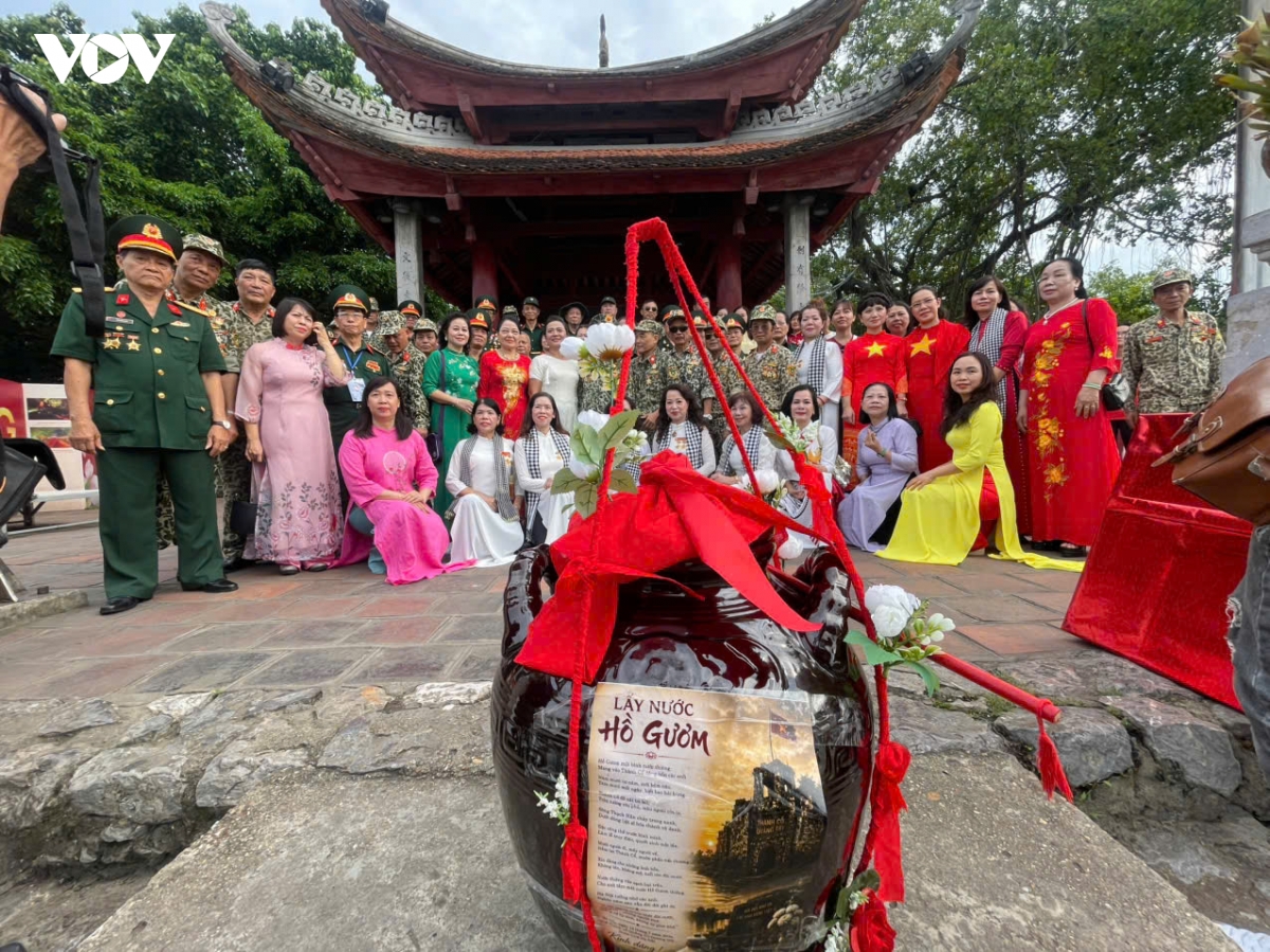 le lay nuoc ho guom tri an cac anh hung liet si tren song thach han, quang tri hinh anh 5