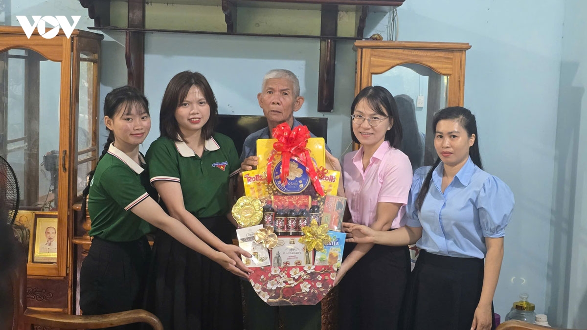 giua thoi binh, nguoi anh hung tien phong hien dat vang mo duong hinh anh 5