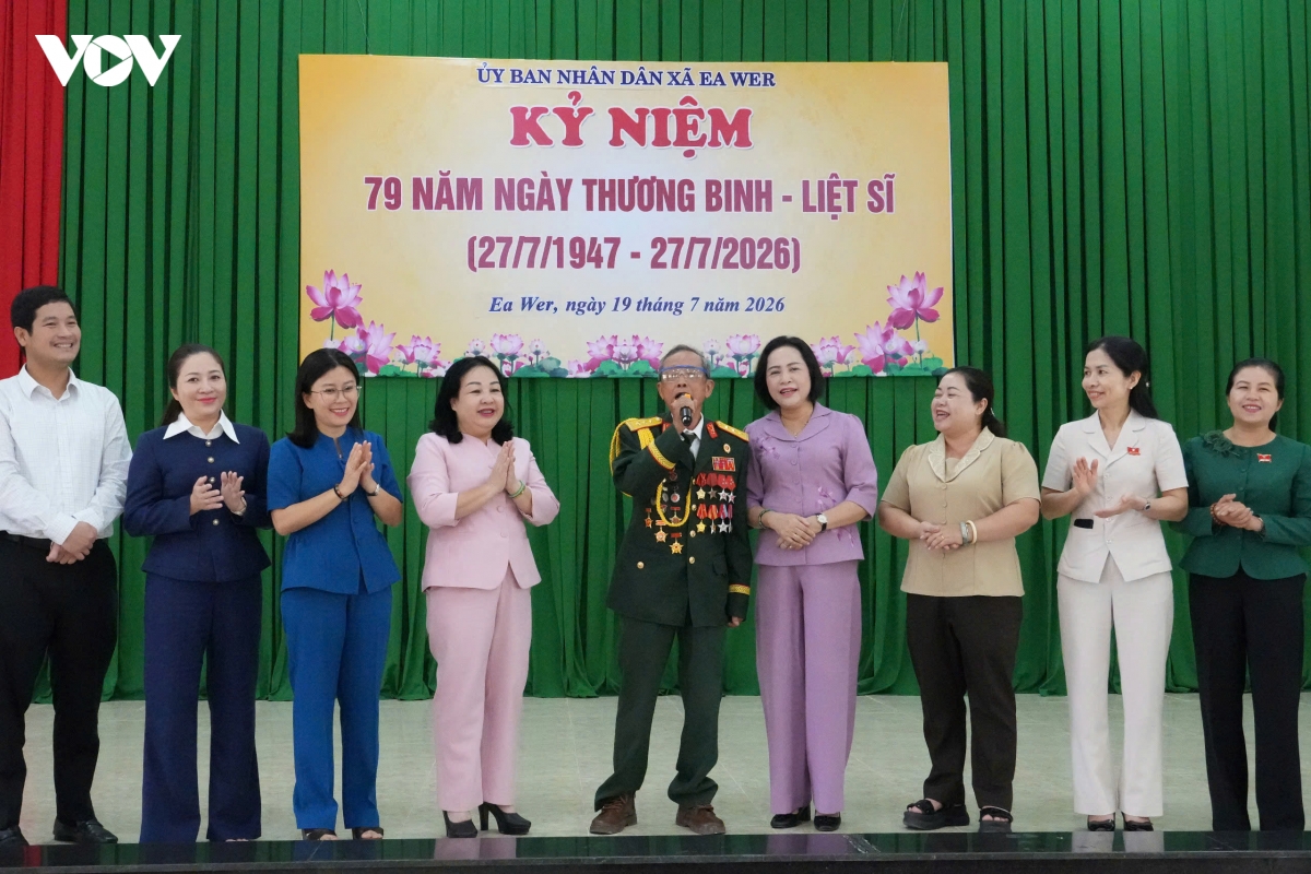 pho chu tich quoc hoi nguyen thi thanh tri an nguoi co cong tai Dak lak hinh anh 1