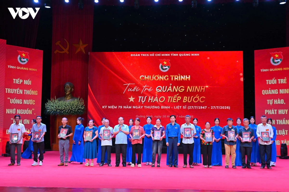 tuoi tre quang ninh trao hon 170 anh phuc dung chan dung liet si cho than nhan hinh anh 1