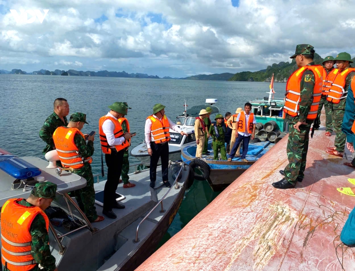 Lật tàu tại vùng biển Bản Sen, Quảng Ninh tìm kiếm 2 nạn nhân mất tích