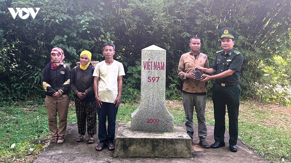 quang tri phat hien phan mo liet si va vi tri nghi mo tap the tren dat ban lao hinh anh 1