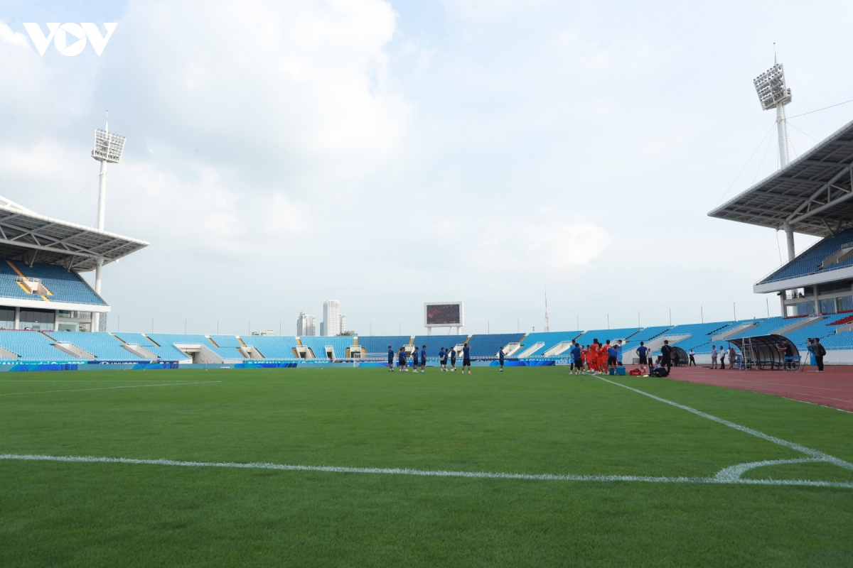 san my Dinh dep min mang truoc them dai chien Dt viet nam vs Dt singapore hinh anh 4