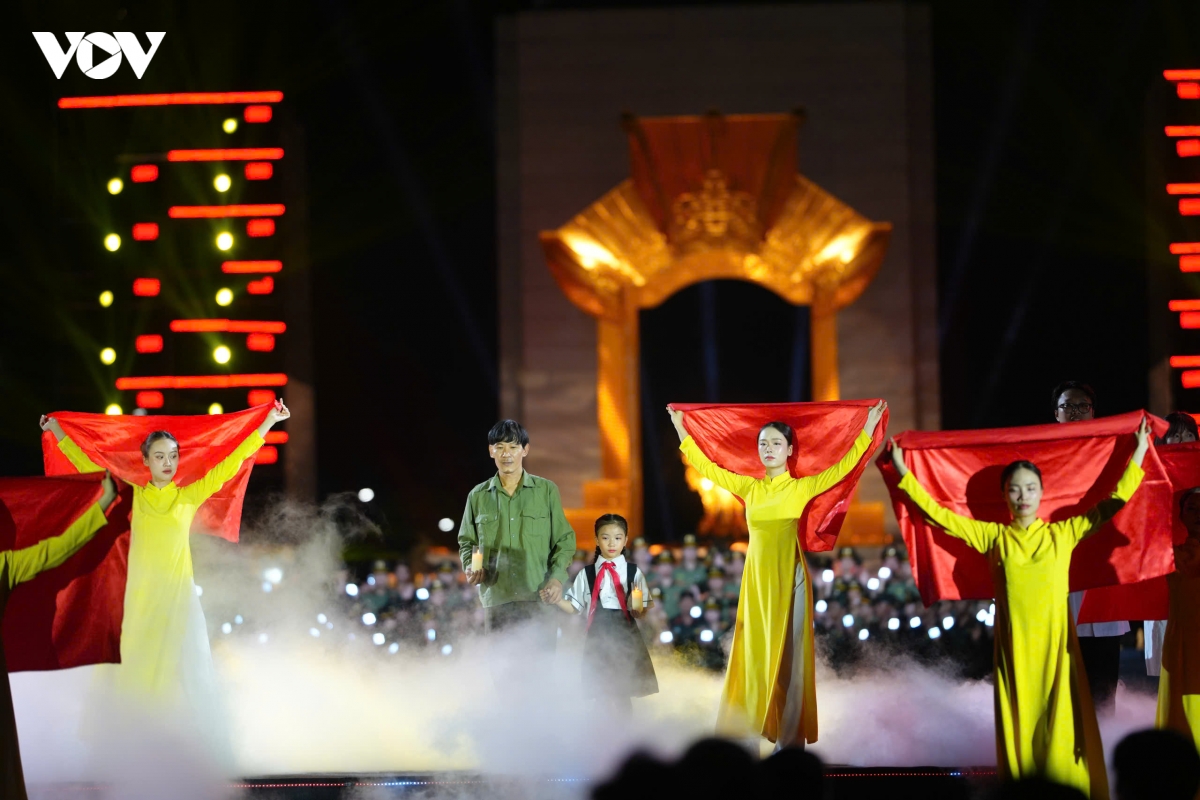 xuc dong cau truyen hinh sao sang dan duong tri an cac anh hung liet si hinh anh 2