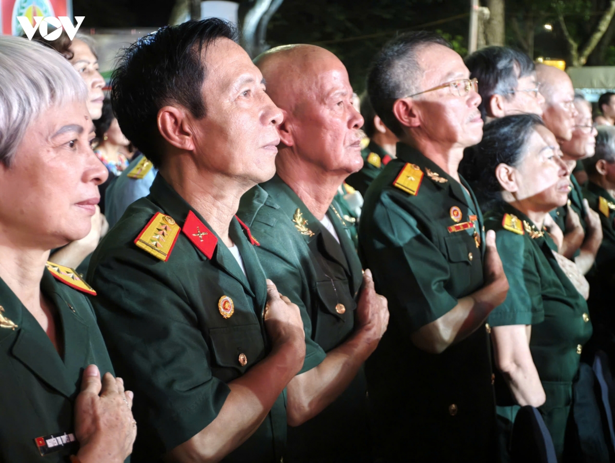 xuc dong cau truyen hinh sao sang dan duong tri an cac anh hung liet si hinh anh 14