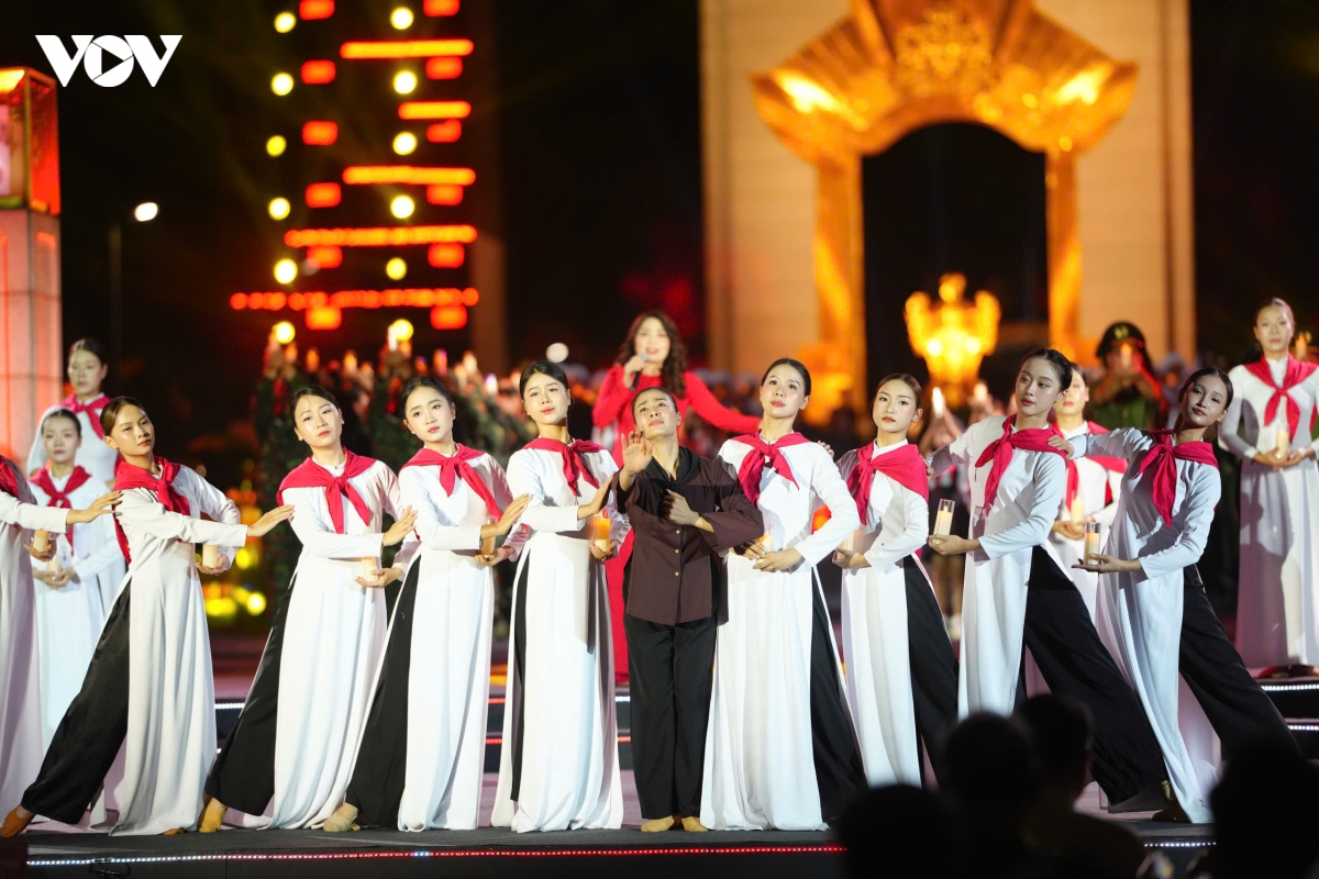xuc dong cau truyen hinh sao sang dan duong tri an cac anh hung liet si hinh anh 5