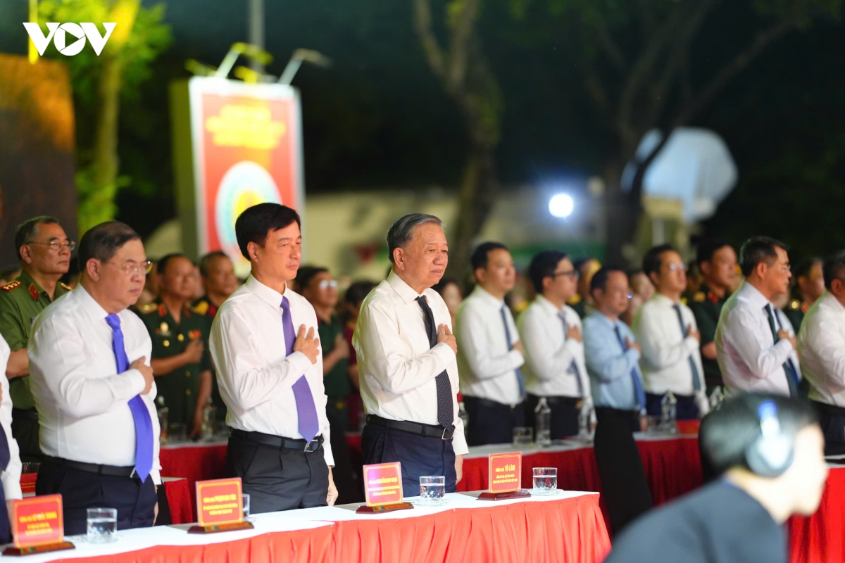 xuc dong cau truyen hinh sao sang dan duong tri an cac anh hung liet si hinh anh 1
