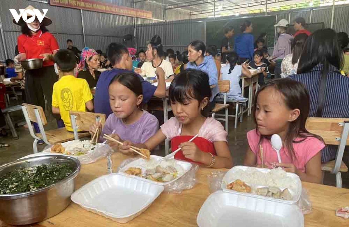 sau-nhung-ngay-chung-kien-thien-tai-va-mat-mat-nu-cuoi-tre-tho-dan-tro-lai-giua-vong-tay-yeu-thuong-cua-cong-dong.jpg