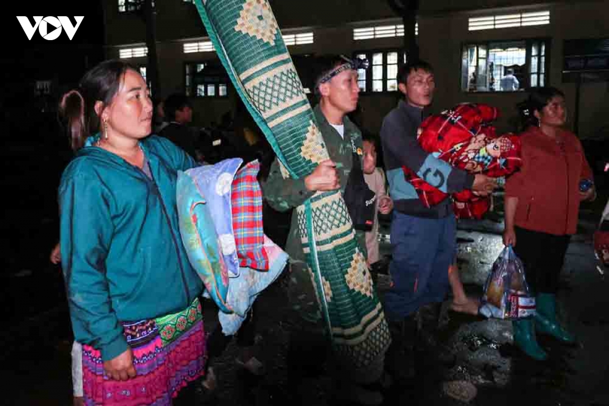 sau-thien-tai-gan-850-nguoi-dan-thuoc-doi-11-ban-chit-sap-ngua-nam-sang-va-noong-thang-duoc-so-tan-den-cac-diem-truong-hoc-nha-van-hoa-tren-dia-ban-xa-pac-ta-cach-vung-tam-lu-khoang-5-km-de-dam.jpg