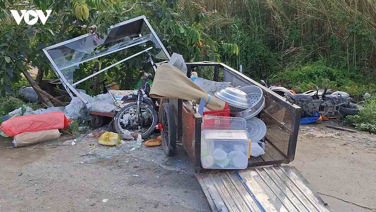 Dong thap xe container va cham voi xe loi keo khien 1 nguoi tu vong hinh anh 2
