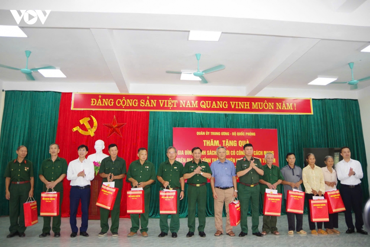 quan uy trung uong, bo quoc phong tri an gia dinh chinh sach tai thai nguyen hinh anh 2