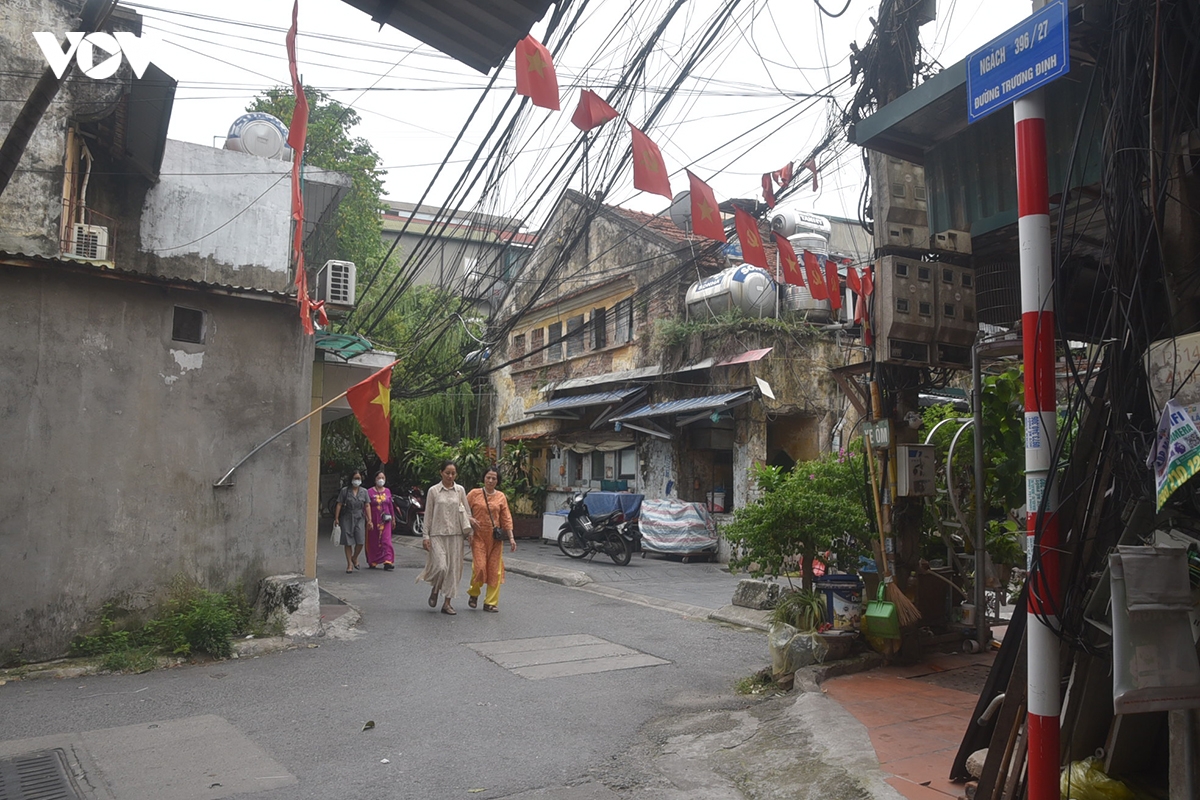 song thap thom trong khu tap the xuong cap o truong Dinh, ha noi hinh anh 11