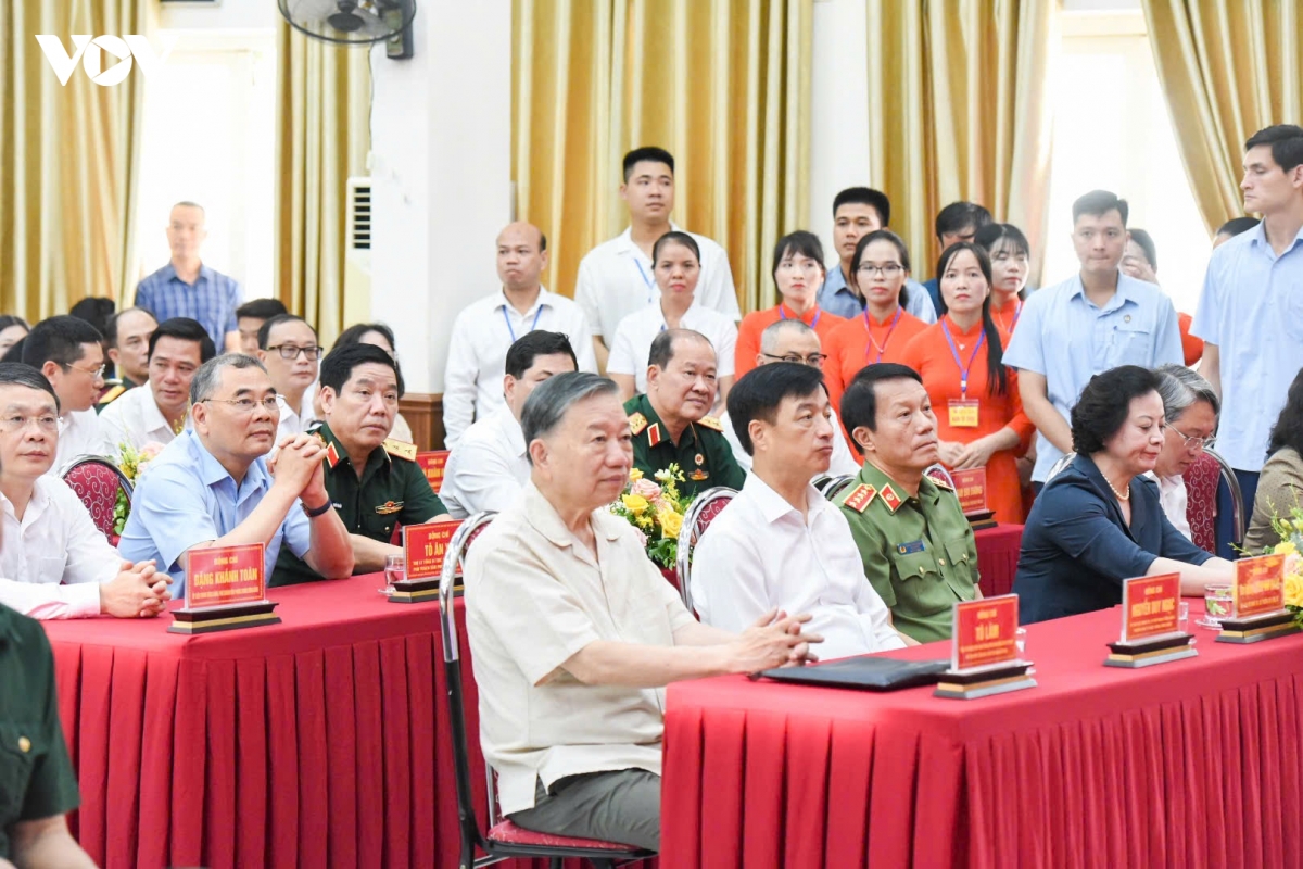 tong bi thu, chu tich nuoc Dat nuoc phat trien, nguoi co cong va gia dinh phai duoc cham lo tot hon hinh anh 2