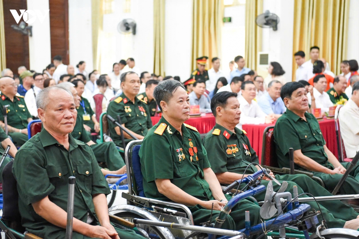 tong bi thu, chu tich nuoc Dat nuoc phat trien, nguoi co cong va gia dinh phai duoc cham lo tot hon hinh anh 8