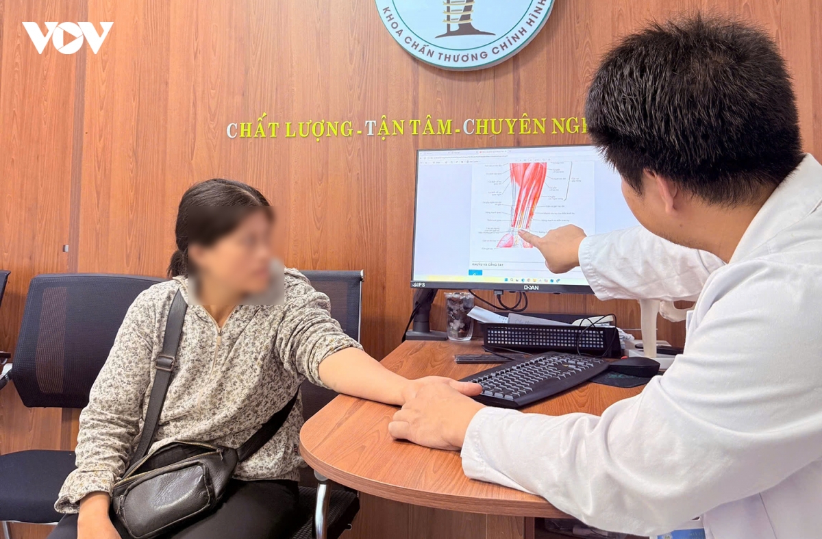 khong be noi chau vi te tay keo dai, nguoi phu nu phat hien benh it ngo toi hinh anh 1