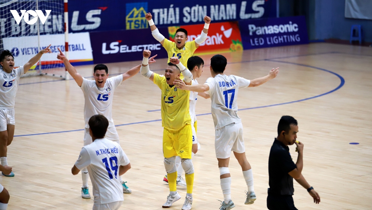 thai son bac crowned national futsal champions after 16 years picture 1