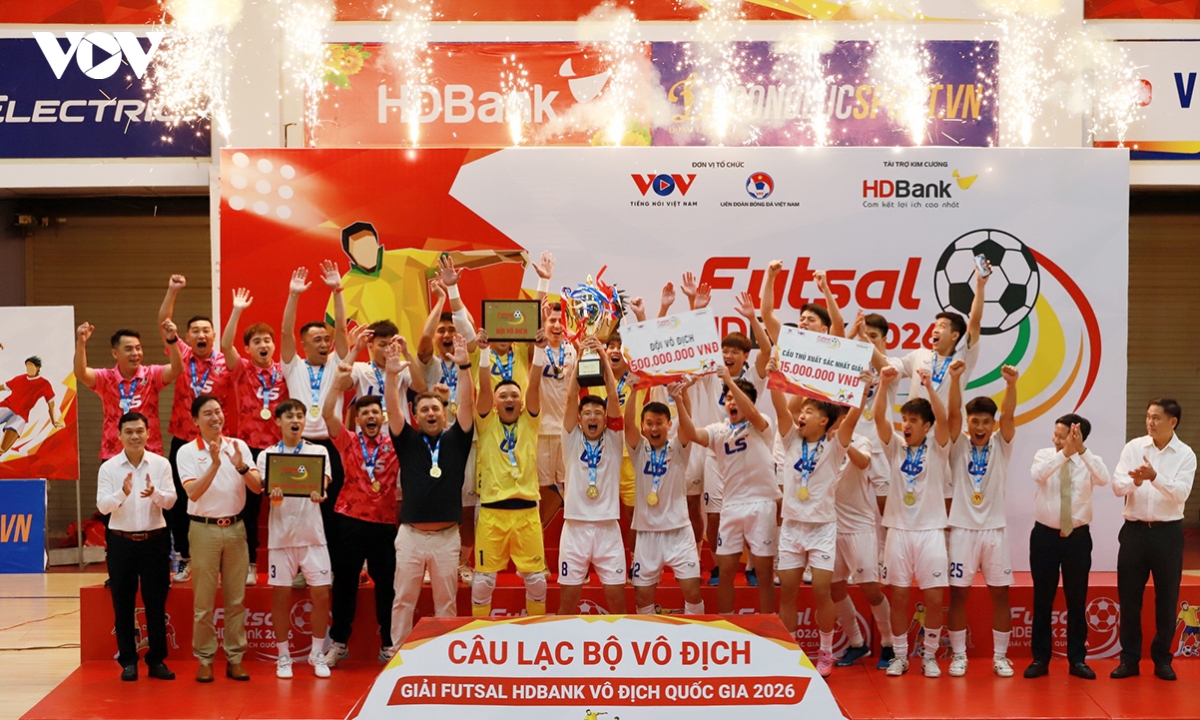 thai son bac crowned national futsal champions after 16 years picture 2
